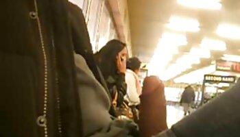 Mann verschließt Frau zu nackte reife frauen Hause