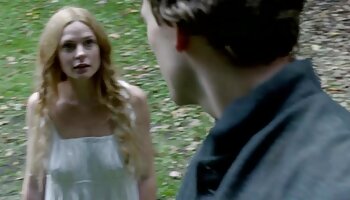 Emo Biatch auf dem Boden, zerstört von einem reife sexy weiber Mann und einer Frau Pornovideos