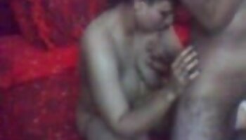 Fischfleisch-Frau reife weiber pornos ins Bett geworfen