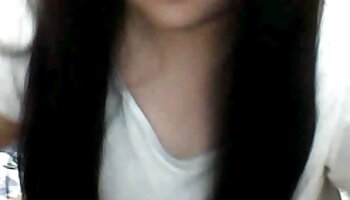 Madam dominiert nackte älter frauen den Sklaven und fickt ihn mit einem Umschnalldildo in den Anus