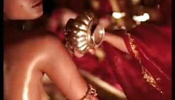 Sie legt sich auf das Bett reife frauen sex clips und legt es langsam ab