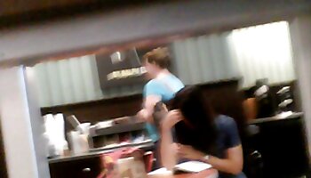 Die junge reife weiber kostenlos Frau steckt sich einen riesigen schwarzen Schwanz in ihre enge Muschi