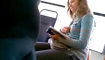 Mann schreibt junges Mädchen in reife nackte weiber rotes Bett ein