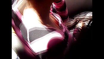 Tätowierte Frau lügt und leckt nackte geile reife frauen